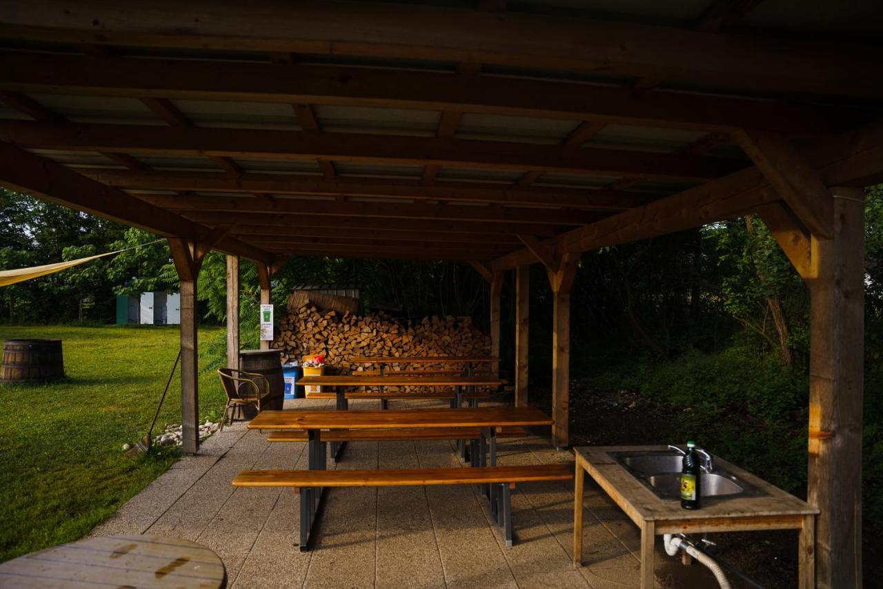 Camping @ Nogometni Golf Ljubljana Liubliana Exterior foto